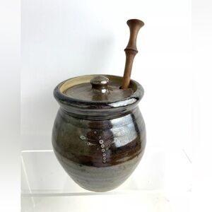 CBP Cornwall Bridge Pottery Honey pot Wooden dipper Ceramic brown color  4.5”H
